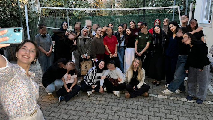 Doğuş Üniversitesi Öğrencileri, 20 Kasım Dünya Çocuk Hakları Günü Kapsamında Kız Yetiştirme Yurdu’nu Ziyaret Etti